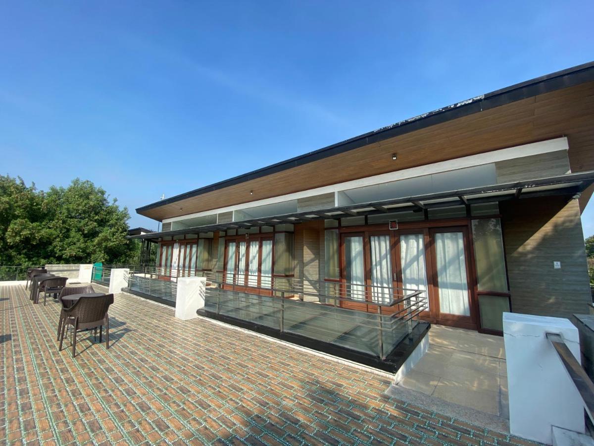 Floating Sanctuary Resort Powered By Cocotel Bulacan Zewnętrze zdjęcie